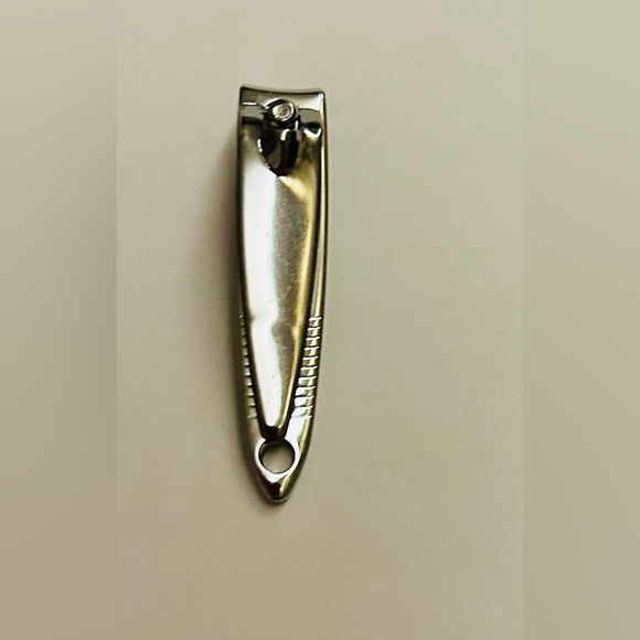 New Sassy + Chic Purple Nail Grooming Kit 6 Pieces Home or Travel Great Gift - Picture 9 of 16